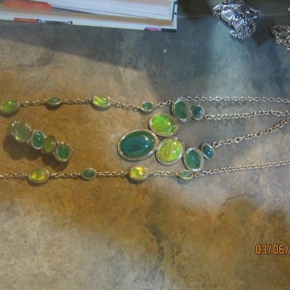 Necklaces and bracelet - Picture 2 of 4